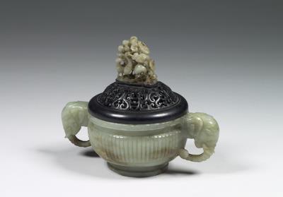 图片[2]-Jade gui-shaped incense burner with vertical linear pattern and elephant-shaped handles, Qing dynasty (1644-1911)-China Archive